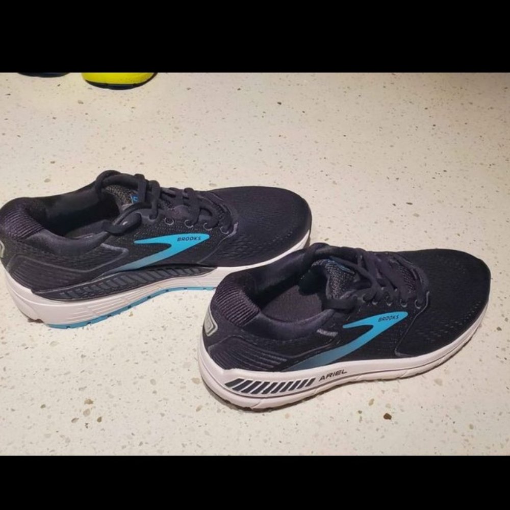 Brooks Ariel 20 Running Shoes Women's(BRAND NEW)